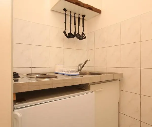 With A Parking Space Rukavac, Vis - 8863 *